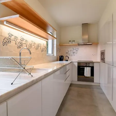 Stylish Indoor Patio, Free Netflix & Private Parking شقة Lisboa