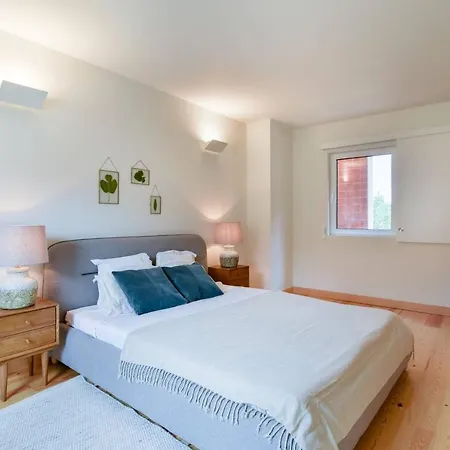Stylish Indoor Patio, Free Netflix & Private Parking شقة *
