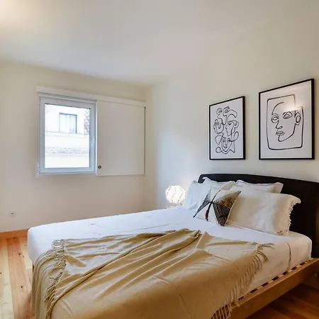 Stylish Indoor Patio, Free Netflix & Private Parking * Lisboa