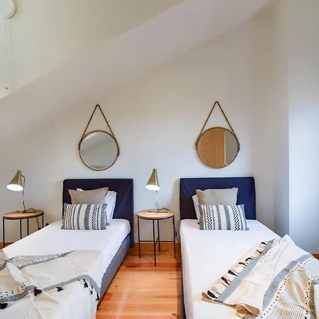 Stylish Indoor Patio, Free Netflix & Private Parking 公寓 *