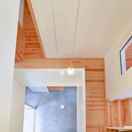 Stylish Indoor Patio, Free Netflix & Private Parking *