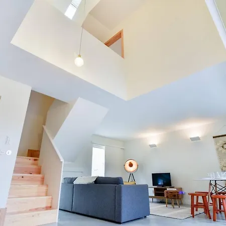 Stylish Indoor Patio, Free Netflix & Private Parking *