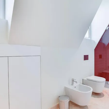 Апартаменты Stylish Indoor Patio, Free Netflix & Private Parking
